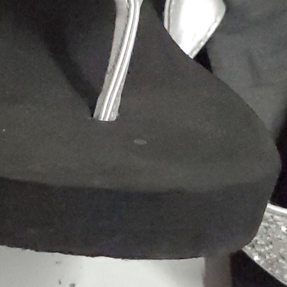 Sparkle Flip Flops - Picture 2 of 8